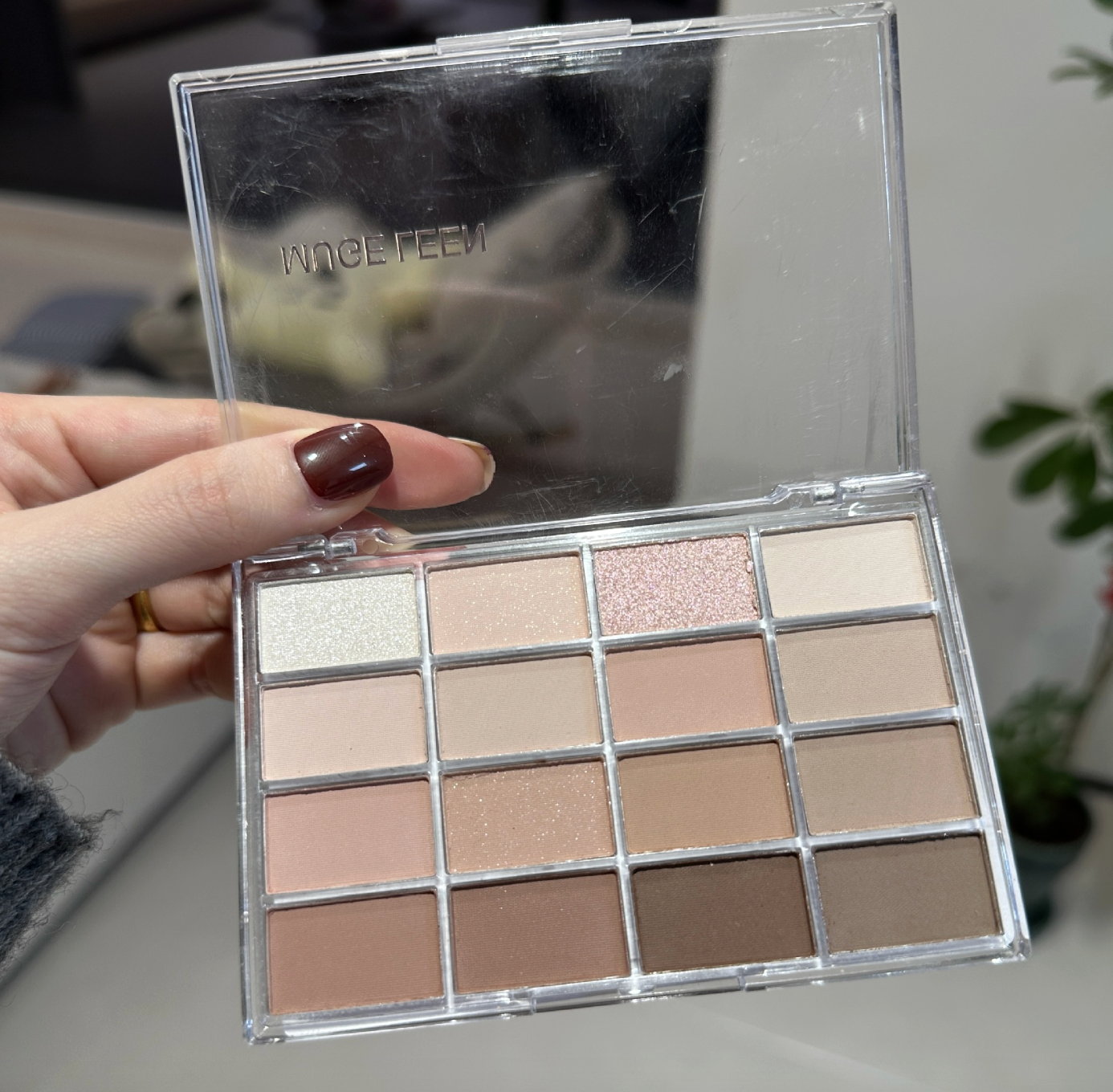 12-Color Earthy Tone Eyeshadow Palette – Matte, Shimmer & Glitter Makeup
